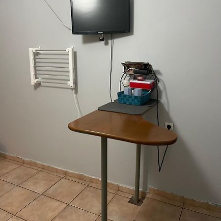 Κεντρικό Ημιυπόγειο Διαμέρισμα Volos Exteriör bild